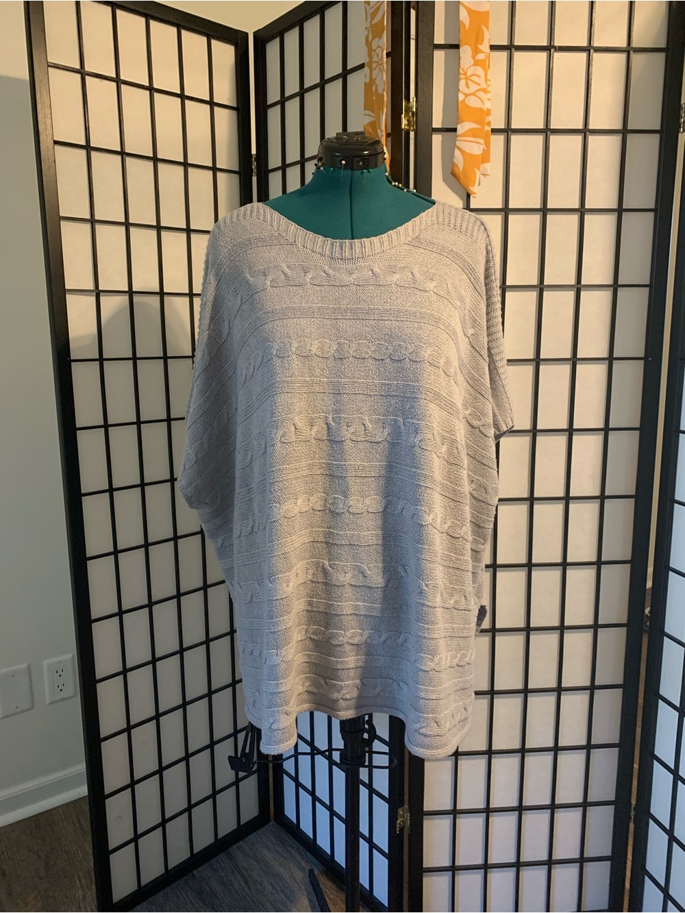 Old Navy Light Gray Cable-Knit Women's Sweater